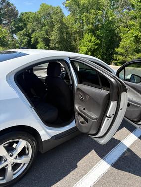 White 2014 Chevrolet Volt Base