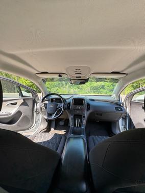 White 2014 Chevrolet Volt Base