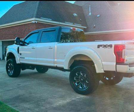 White 2019 Ford F-250 Lariat