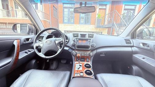 Black 2013 Toyota Highlander Hybrid Limited