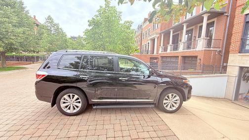 Black 2013 Toyota Highlander Hybrid Limited
