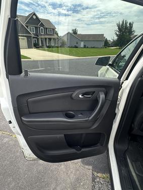White 2012 Chevrolet Traverse LT