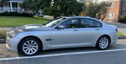 2010 BMW 750 i xDrive