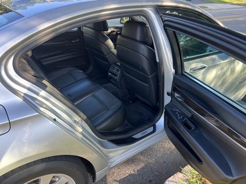 2010 BMW 750 i xDrive