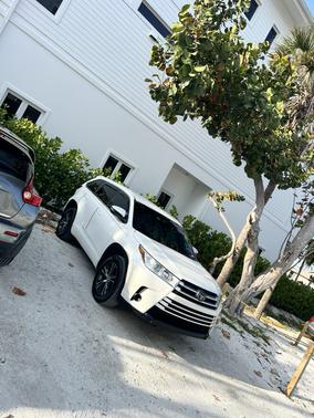 White 2018 Toyota Highlander LE I4