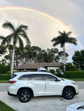 White 2018 Toyota Highlander LE I4
