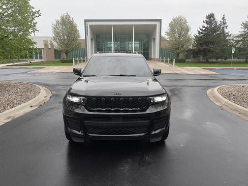 Black 2023 Jeep Grand Cherokee L Altitude
