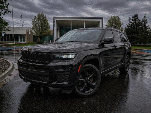 Black 2023 Jeep Grand Cherokee L Altitude