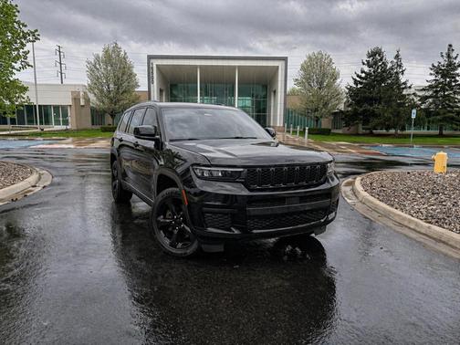 Black 2023 Jeep Grand Cherokee L Altitude