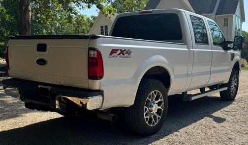 White 2010 Ford F-250 Lariat Super Duty Crew Cab