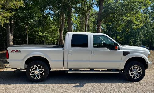 White 2010 Ford F-250 Lariat Super Duty Crew Cab