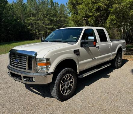 White 2010 Ford F-250 Lariat Super Duty Crew Cab