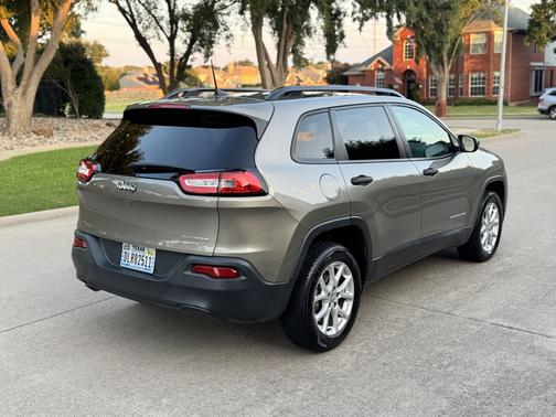 2017 Jeep Cherokee Sport