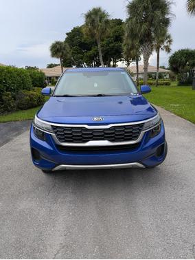 Blue 2021 Kia Seltos LX