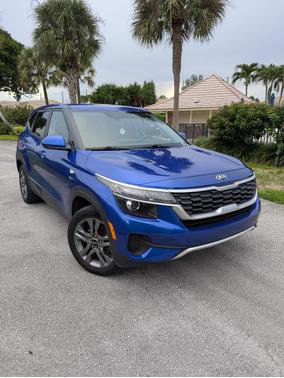 Blue 2021 Kia Seltos LX