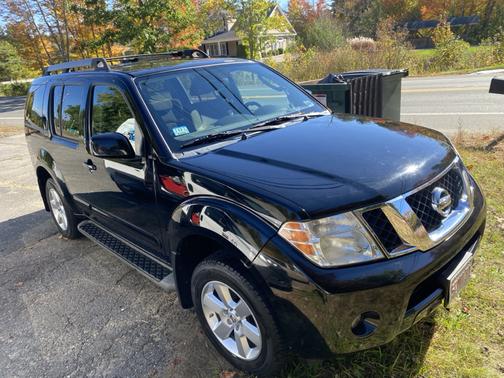Black 2011 Nissan Pathfinder SV