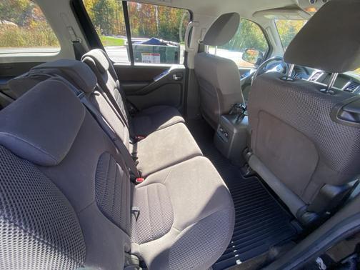 Black 2011 Nissan Pathfinder SV