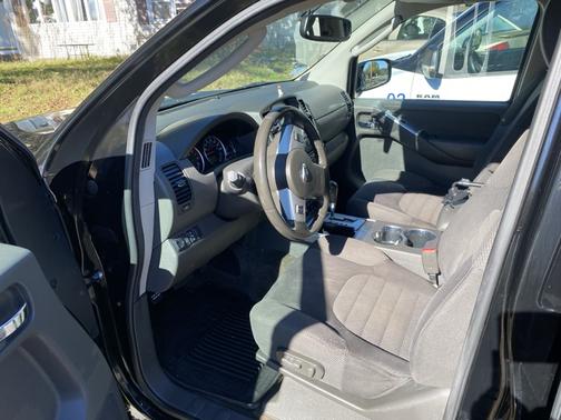 Black 2011 Nissan Pathfinder SV