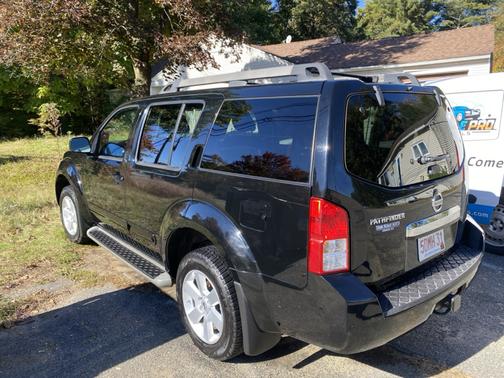 Black 2011 Nissan Pathfinder SV