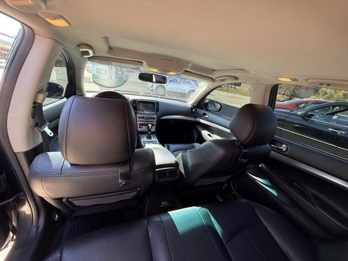 2012 INFINITI G25x Base