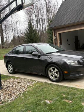 Gray 2014 Chevrolet Cruze 1LT