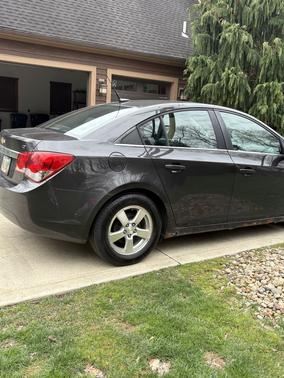 Gray 2014 Chevrolet Cruze 1LT