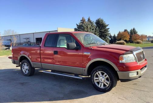 Red 2004 Ford F-150 XLT SuperCab