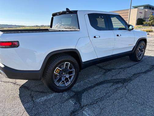 2023 Rivian R1T Adventure Quad-Motor Large Package