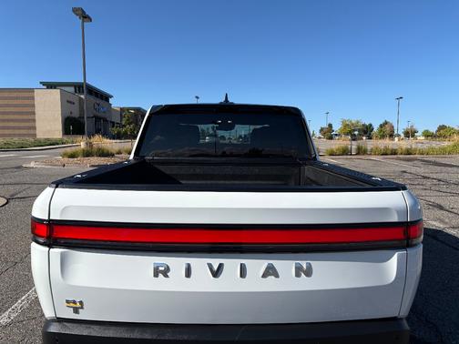 2023 Rivian R1T Adventure Quad-Motor Large Package