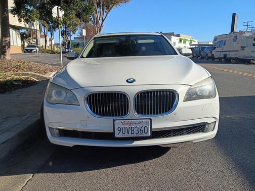 White 2011 BMW 750 i