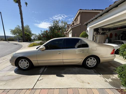 2001 Lexus LS 430 Base