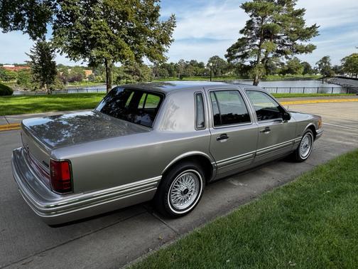 1994 Lincoln Town Car Executive