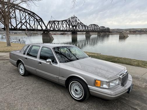 1994 Lincoln Town Car Executive