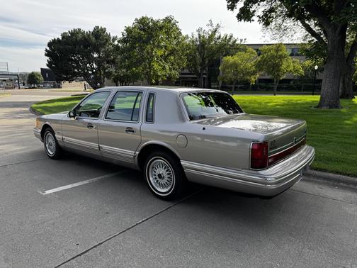 1994 Lincoln Town Car Executive