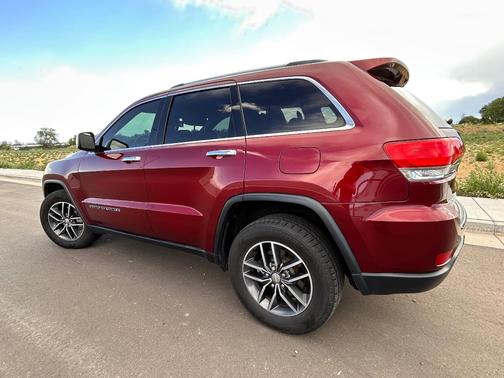 Red 2018 Jeep Grand Cherokee Limited