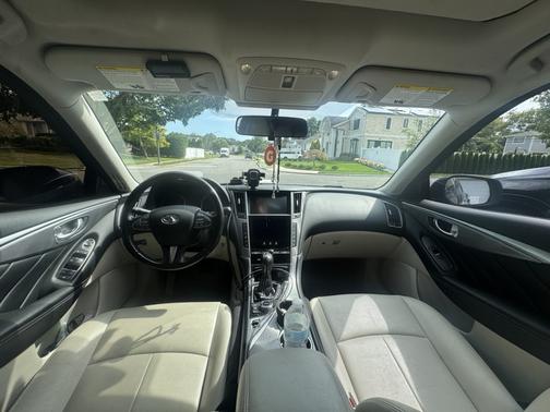 2015 INFINITI Q50 Base
