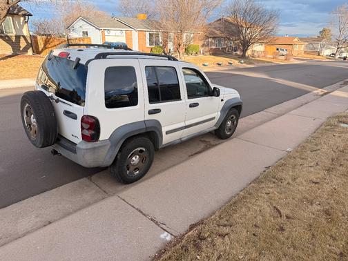 White 2007 Jeep Liberty Sport