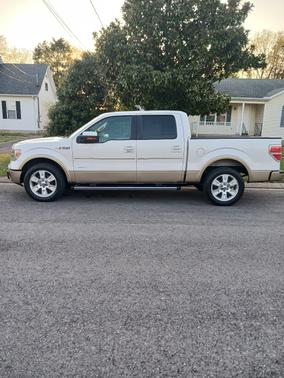 White 2013 Ford F-150 Lariat