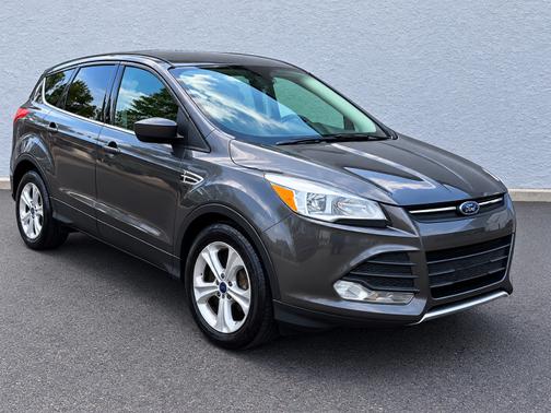 Gray 2016 Ford Escape SE