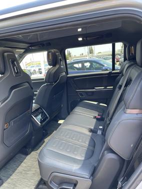 2023 Rivian R1S Adventure Quad-Motor Large Package