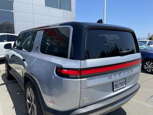 2023 Rivian R1S Adventure Quad-Motor Large Package