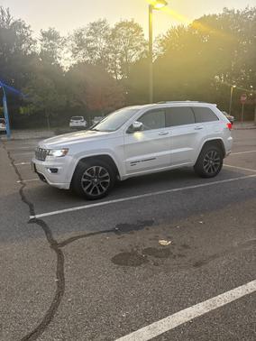 White 2017 Jeep Grand Cherokee Overland