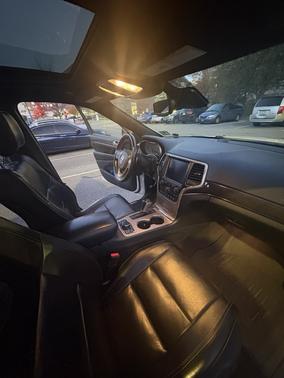 White 2017 Jeep Grand Cherokee Overland
