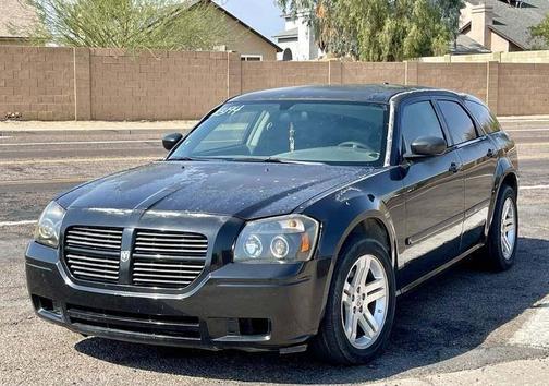 Black 2005 Dodge Magnum SXT