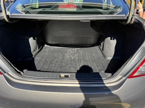 Gray 2012 Nissan Versa 1.6 SV