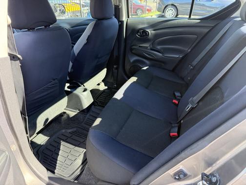 Gray 2012 Nissan Versa 1.6 SV