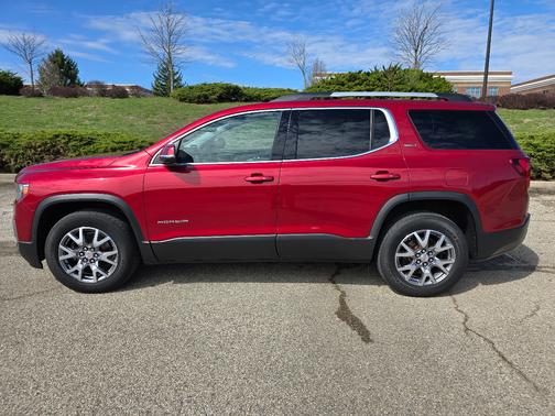 Red 2020 GMC Acadia SLT