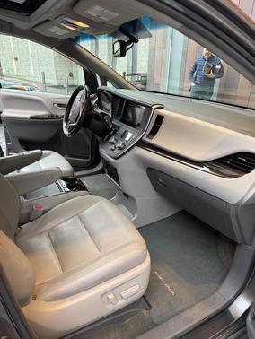 2017 Toyota Sienna XLE Premium