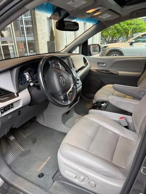 2017 Toyota Sienna XLE Premium