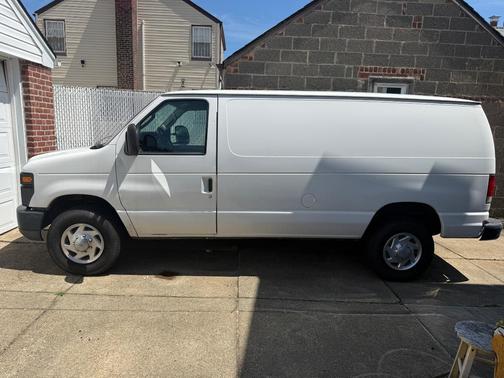 White 2010 Ford E350 Super Duty Base
